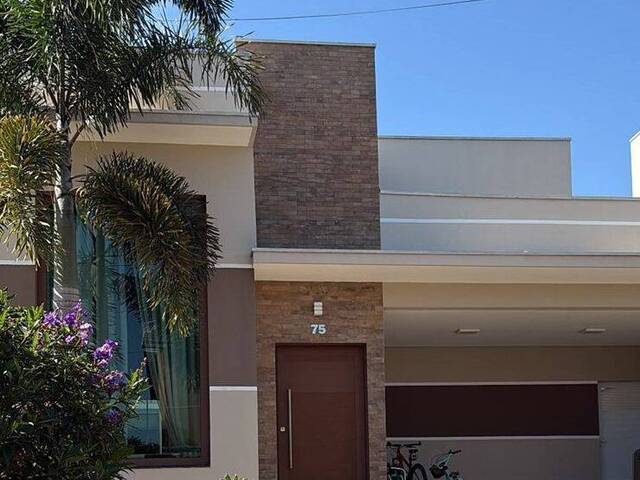 #2017 - Casa em condomínio para Venda em Hortolândia - SP - 1